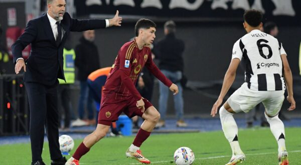 Soccer, Serie A match , Roma v Juventus Juventus trainer Igor Tudor, reacts,Matias Soule of AS Roma,Lloyd Kelly of Juventus during the Serie A match between Roma v Juventus at Olympic stadium, Italy, April 06th, 2025. Imago-Images Emmefoto Copyright: xImago-Images Emmefotox