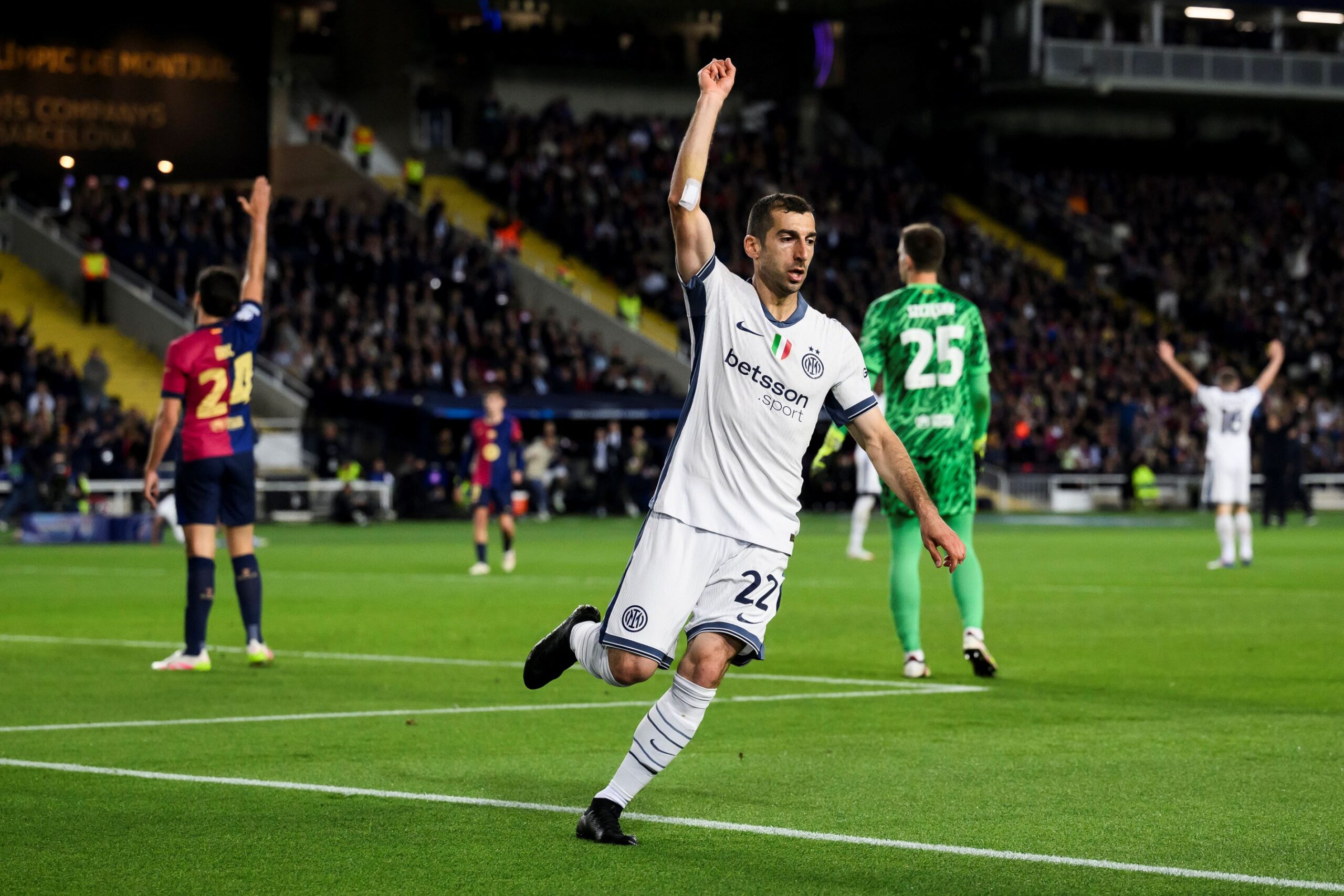 FC Barcelona, Barca v FC Internazionale - UEFA Champions League Henrikh Mkhitaryan of FC Internazionale reacts a fter his goal is disallowed during the UEFA Champions League 2024 25 semi-final first leg football match between FC Barcelona and FC Internazionale. Barcelona Spain Copyright: xNicolòxCampox