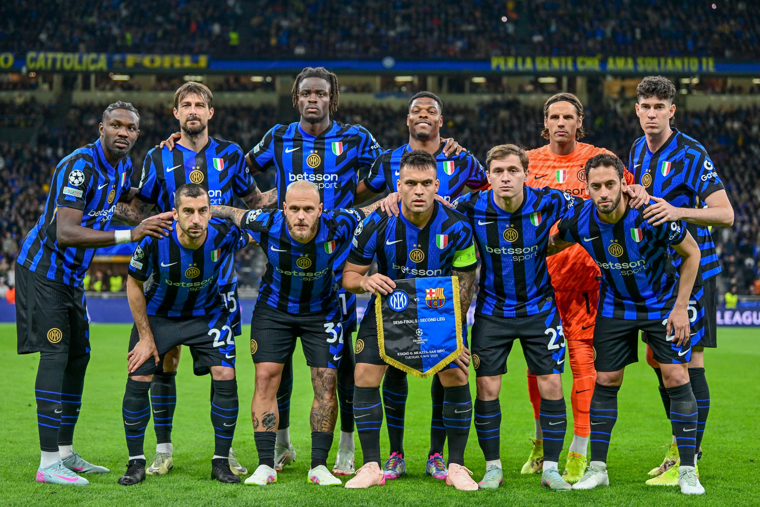 Inter v FC Barcelona, Barca UEFA Champions League football, Milano, Italy Milano, Italy. 06th, May 2025. The starting-11 of Inter seen for the UEFA Champions League match between Inter and FC Barcelona at Giuseppe Meazza in Milano. Italy, Milano Copyright: xGonzalesxPhoto TommasoxFimianox