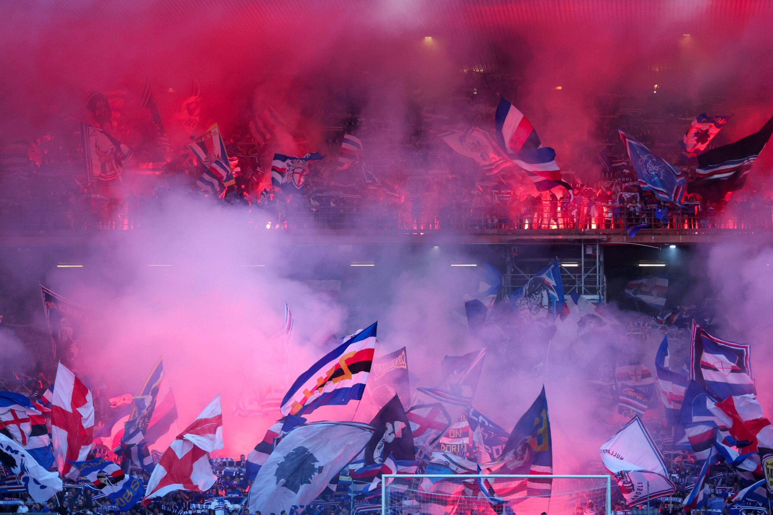 Serie B, Day 37, Genova, Stadio Ferraris, Sampdoria - Salernitana, in the photo: supporters Sampdoria during UC Sampdoria vs US Salernitana, Italian soccer Serie B match in Genoa, Italy, May 09 2025 Copyright: xGabrielexSiri IPAxSportx xipa-agency.netx IPA_57469538 IPA_Agency_IPA57469538