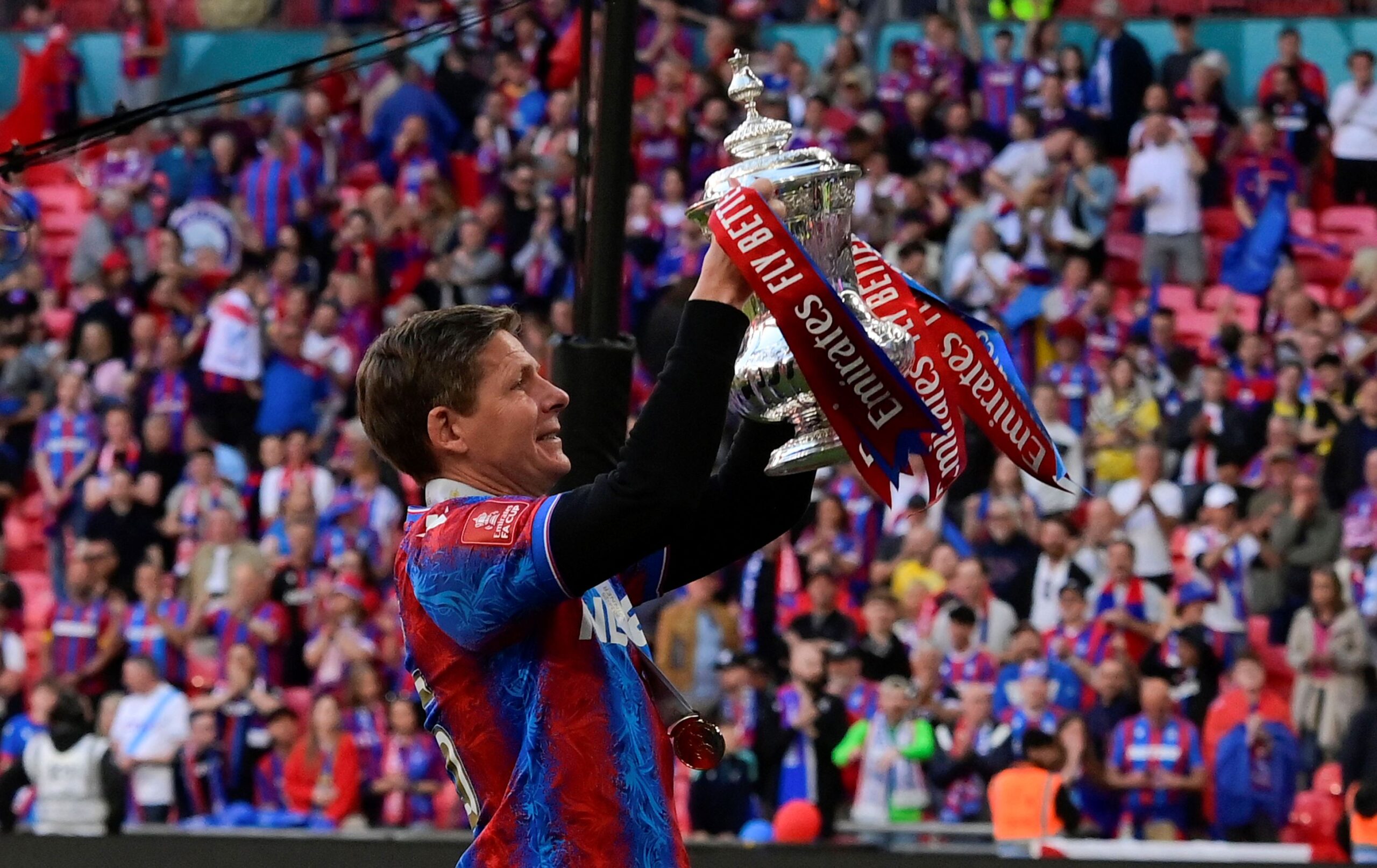 Crystal Palace v Manchester City, London, UK - 17 May 2025 Oliver Glasner, Manager of Crystal Palace, celebrates with the FA cup during the FA Cup Final match between Crystal Palace and Manchester City on 17th May 2025 at Wembley Stadium, London London Wembley Stadium London GBR Copyright: xFrankiexOKeeffe PPA-190236