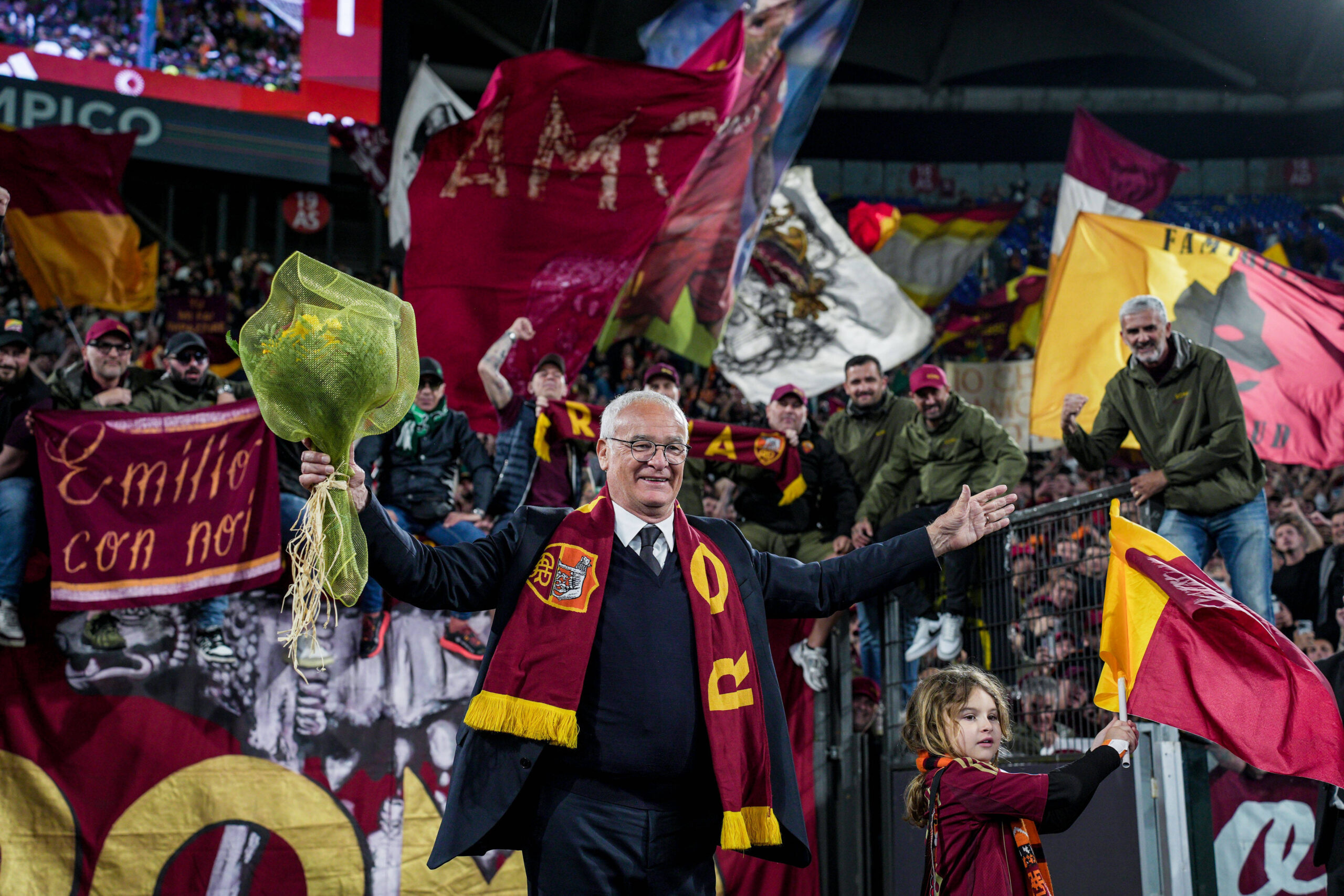 Claudio Ranieri coach of A.S. Roma final tribute for the last official match during AS Roma vs AC Milan, Italian soccer Serie A match in Rome, Italy, May 18 2025 PUBLICATIONxNOTxINxITA Copyright: xRaffaelexConti/IPAxSportx/xipa-agency.netx/xx IPA_57904925 IPA_Agency_IPA57904925