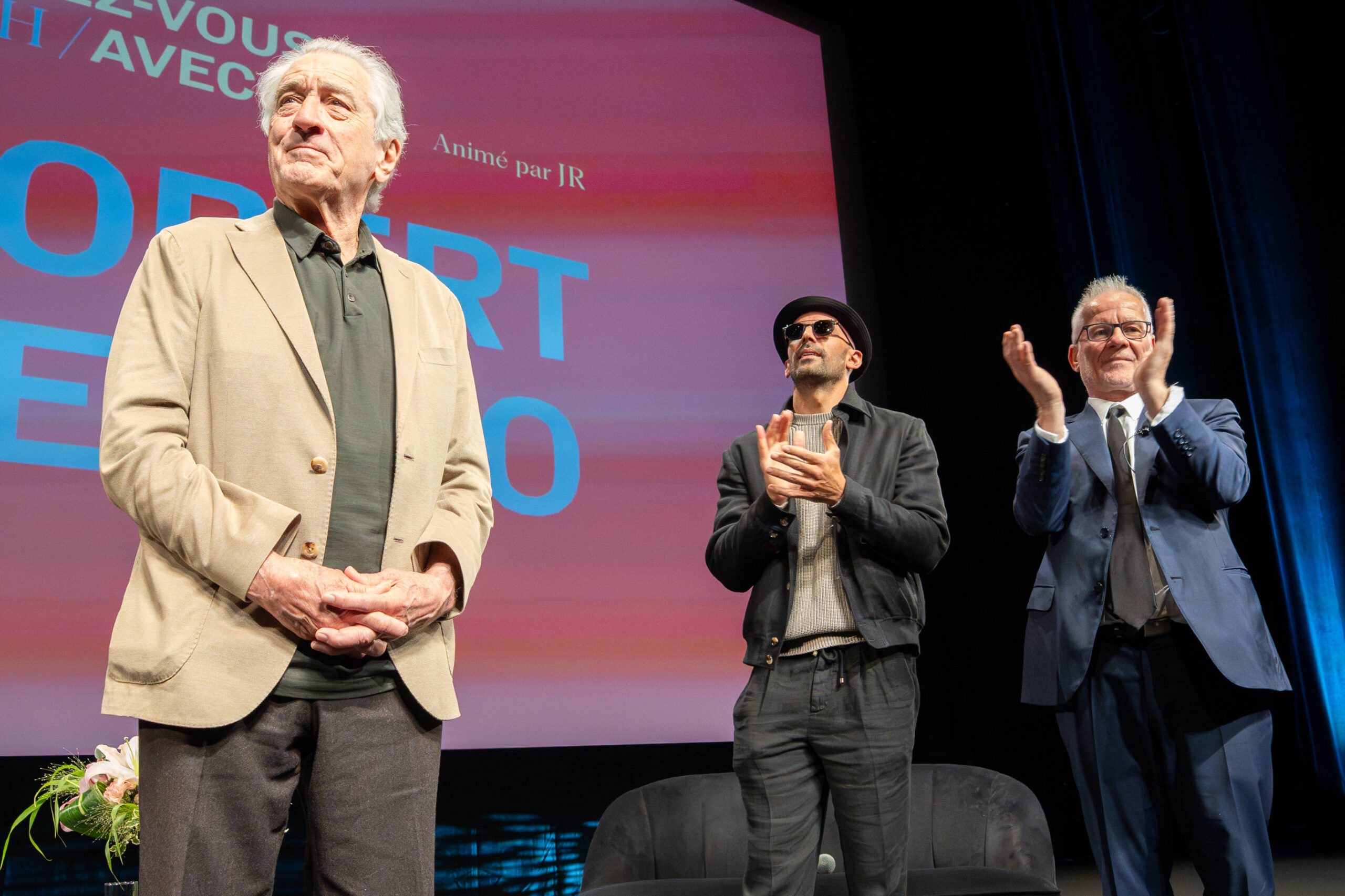 78th International Cannes Film Festival 78eme Festival International du Film de Cannes Masterclass with Robert de Niro 444181 2025 05 14 France De Niro, Robert Frémaux, Thierry Artist JR JR PUBLICATIONxNOTxINxFRAxBEL Copyright: xEstellexCarlierx/xStarfacex STAR_444181_037