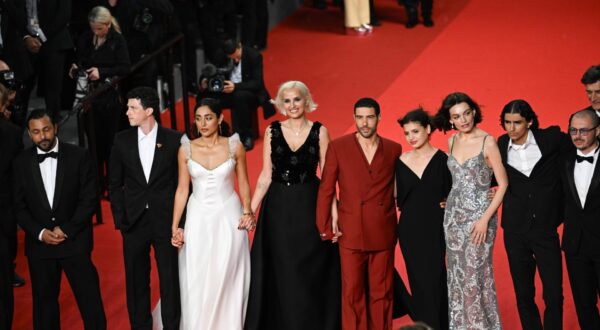78eme Festival International du Film de Cannes Montée des marches du film Alpha 78th International Cannes Film Festival Red carpet for Alpha movie 444709 2025 05 19 France Farahani, Golshifteh Rahim, Tahar Boros, Melissa Mackey, Emma Oldfield, Finnegan Copyright: xSergexArnalx xStarfacex STAR_444709_017