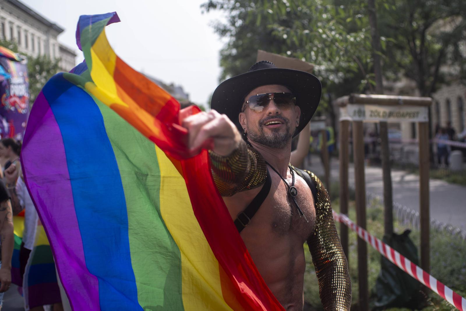 LGBTQ parade Budapest Pride, Hungary UNGARN, 22.06.2024, Budapest VI. Bezirk. Budapest Pride, jaehrlicher Aufzug der Homosexuellen, inzwischen ein Treffpunkt aller, die fuer eine freie, offene Gesellschaft eintreten. - Andrassy Boulevard Budapest Pride annual homosexual parade, by now an event joined by anybody striving for a free open society. - Andrassy boulevard Â *** LGBTQ parade Budapest Pride, Hungary HUNGARY, 22 06 2024, Budapest VI district Budapest Pride, annual homosexual parade, by now an event joined by anybody striving for a free open society Andrassy boulevard Budapest Pride annual homosexual parade, by now an event joined by anybody striving for a free open society Andrassy boulevard Â Copyright: MartinxFejer/estost.net Fejer24062202 Photo: IMAGO/Martin Fejer/estost.net/IMAGOSTOCK&PEOPLE