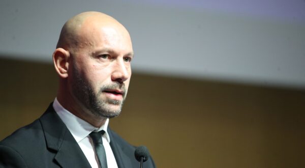 Zagreb, 28.05.2025. - Ministar pravosuđa, uprave i digitalne transformacije Damir Habijan otvorio je drugu nacionalnu konferenciju Nacionalnog koordinacijskog središta za industriju, tehnologiju i istraživanja u području kibernetičke sigurnosti  „Kibernetička sigurnost: novi izazovi – nove prilike“. Predstavljen je nadolazeći Poziv za dodjelu financijskih sredstava namijenjenih unaprjeđenju kibernetičke sigurnosti u mikro, malim i srednjim poduzećima. Na fotografiji ministar Damir Habijan. foto HINA /Zvonimir KUHTIĆ/ kuzo