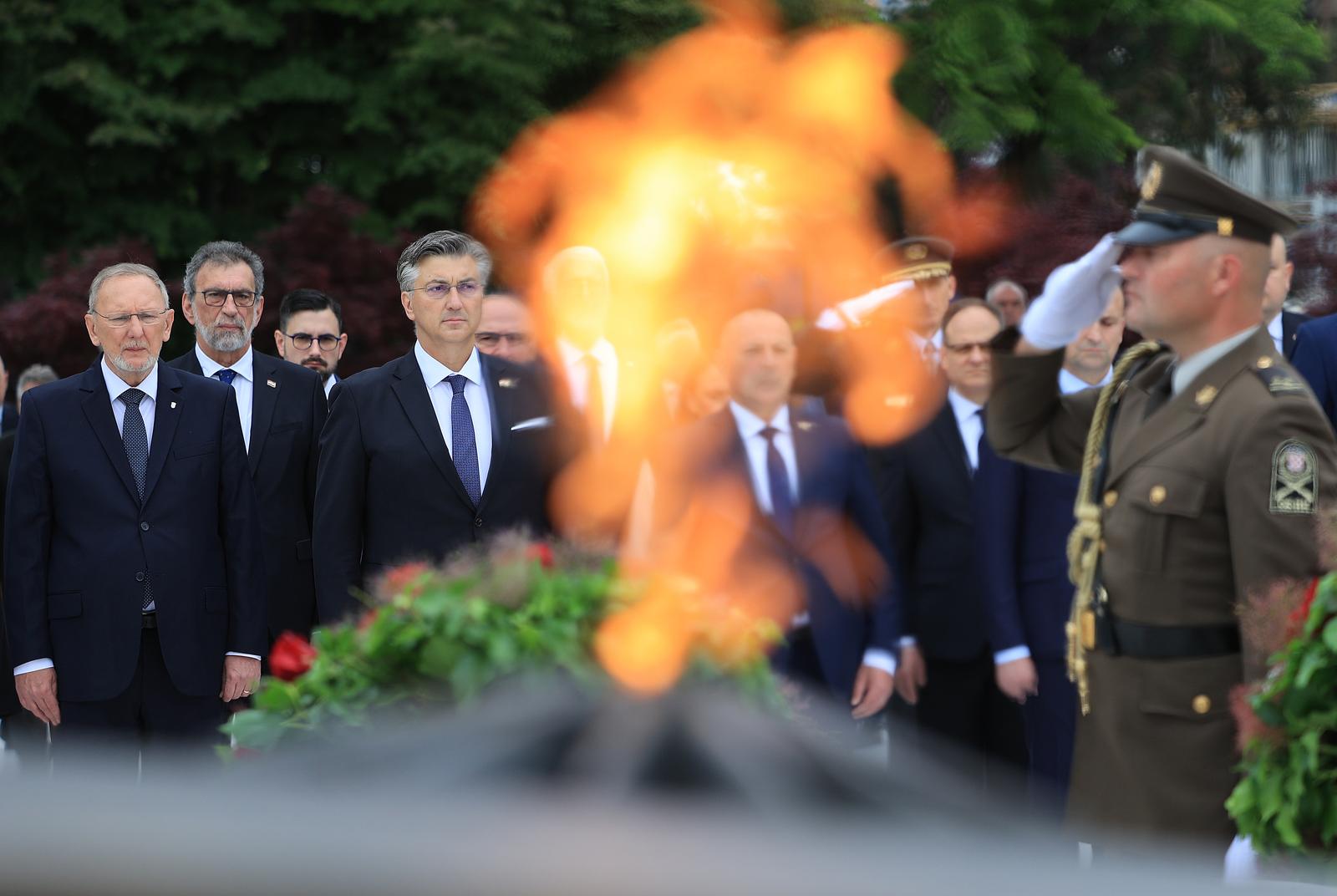 30.05.2025., Zagreb - Povodom obiljezavanja Dana drzavnosti Predsjednik Vlade Andrej Plenkovic, predsjednik Hrvatskoga sabora Gordan Jandrokovic  predvodili su izaslanstvo Hrvatskoga sabora te polozili vijence kod Spomenika domovini. Photo: Marko Prpic/PIXSELL