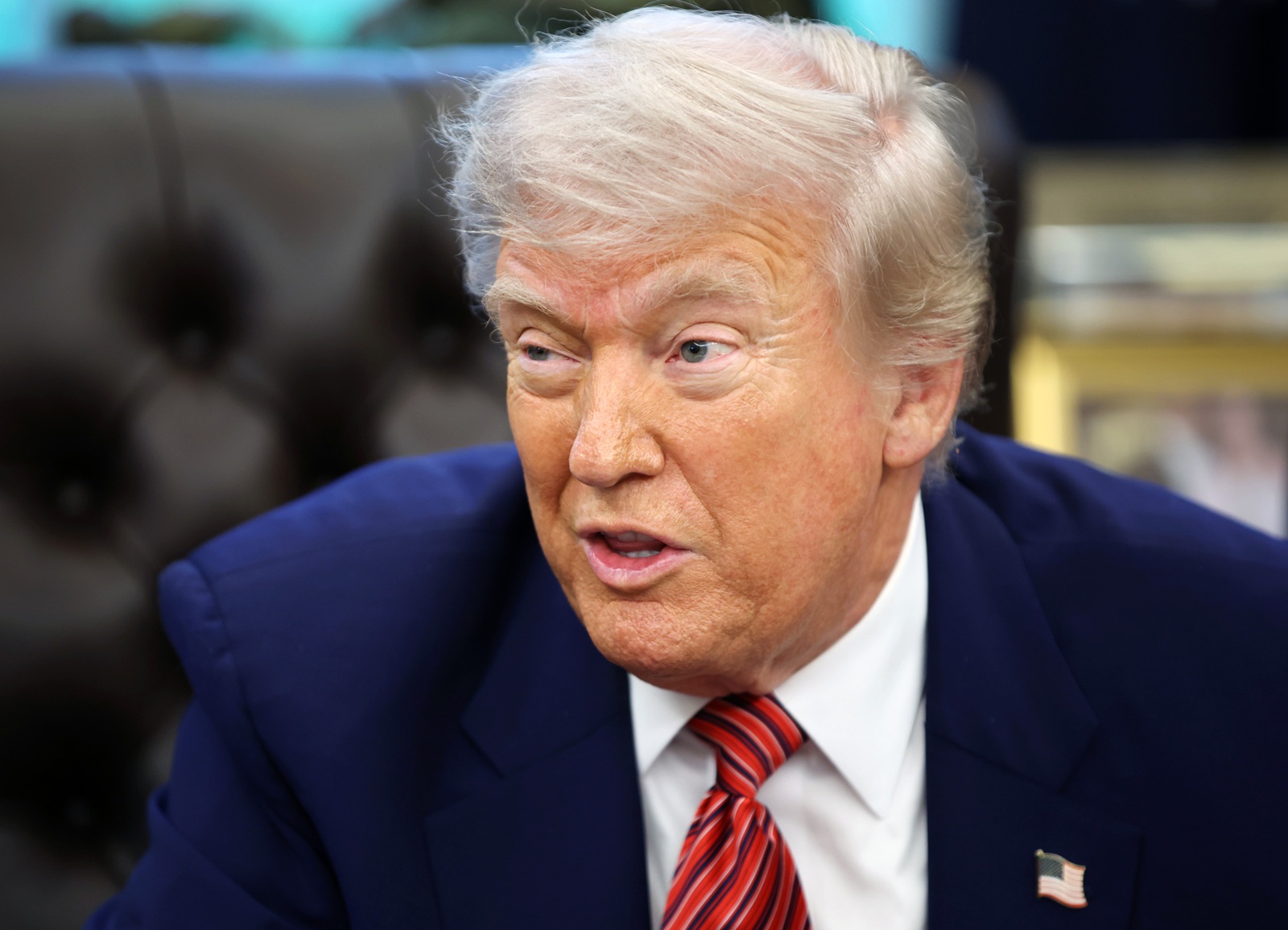 epa12129236 US President Donald Trump speaks after signing executive orders on nuclear energy in the Oval Office of the White House in Washington, D.C., USA, 23 May 2025. Trump signed a total of five executive orders aimed at easing restrictions and expanding the nuclear energy industry.  EPA/SAMUEL CORUM / POOL