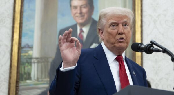 United States President Donald J Trump takes questions from reporters as he participates in a swearing-in ceremony for Fox News host Jeanine Pirro as interim US Attorney for the District of Columbia, in the Oval Office of the White House in Washington, DC, US, on Wednesday, May 28, 2025. Copyright: xChrisxKleponisx/xPoolxviaxCNPx/MediaPunchx Photo: IMAGO/Chris Kleponis / Pool via CNP /MediaPunch/IMAGOSTOCK&PEOPLE