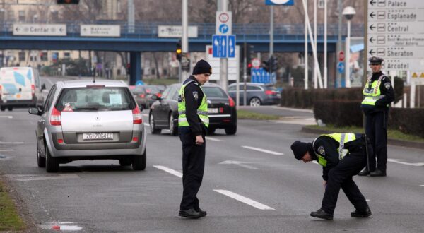 07.03.2013., Zagreb - Na Aveniji Marina Drzica, preko puta autobusnog kolodvora, doslo je do naleta osobnog vozila na pjesaka.  rPhoto: Zarko Basic/PIXSELL