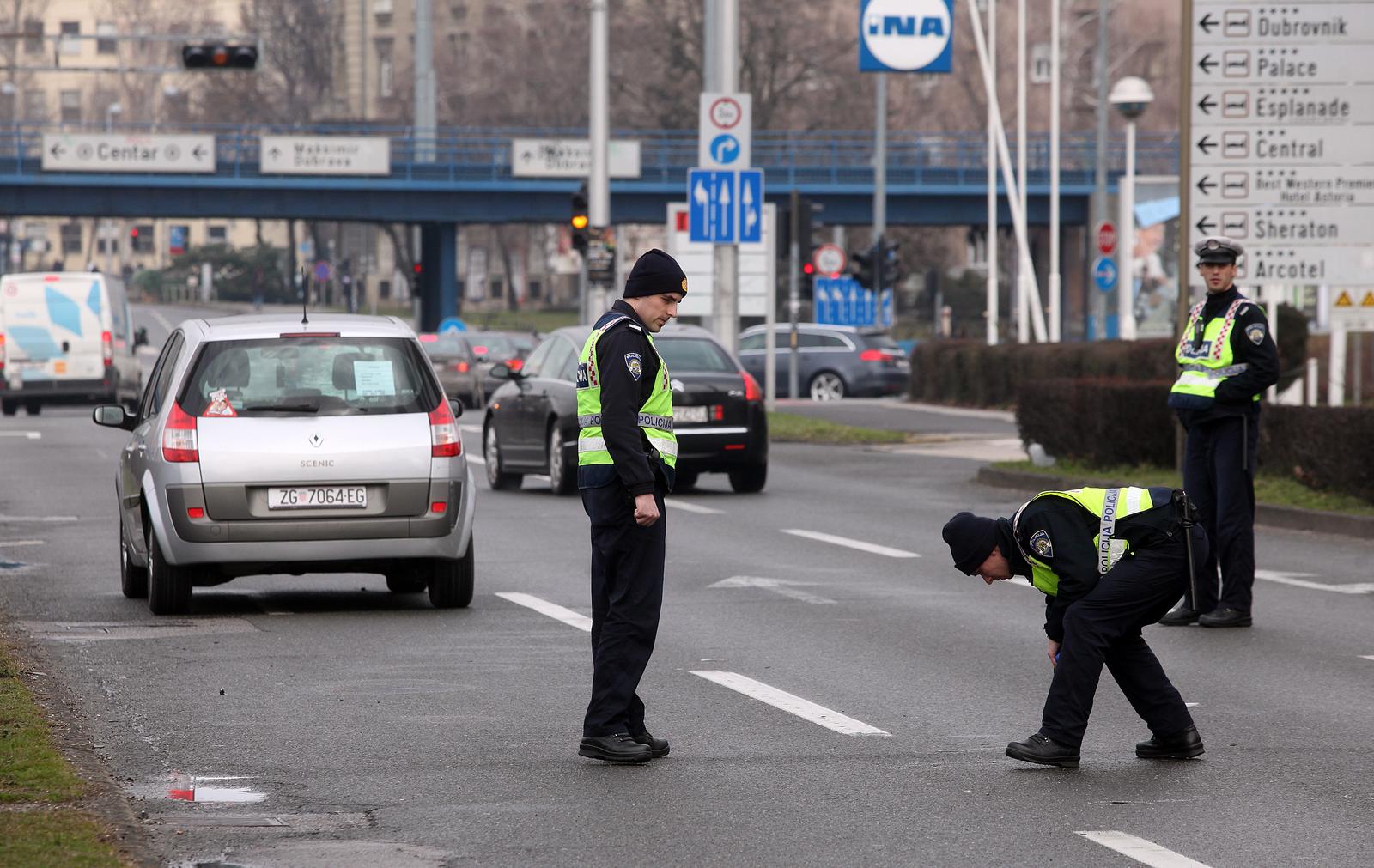 07.03.2013., Zagreb - Na Aveniji Marina Drzica, preko puta autobusnog kolodvora, doslo je do naleta osobnog vozila na pjesaka.  rPhoto: Zarko Basic/PIXSELL