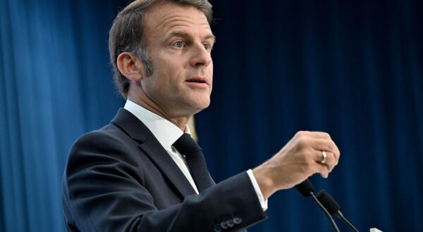 France's President Emmanuel Macron makes a speech during a visit to the University of Science and Technology in Hanoi on May 27, 2025. © Jeanne Accorsini/Pool/Bestimage Photo: Jeanne Accorsini/Pool/Bestimage/BESTIMAGE