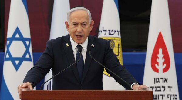 epa12062497 Israeli Prime Minister Benjamin Netanyahu speaks during the annual ceremony on the eve of the 'Memorial Day for the Fallen Soldiers of Israel and Victims of Terrorism' (Yom HaZikaron) at the Yad LaBanim Memorial in Jerusalem, 29 April 2025.  EPA/ABIR SULTAN / POOL