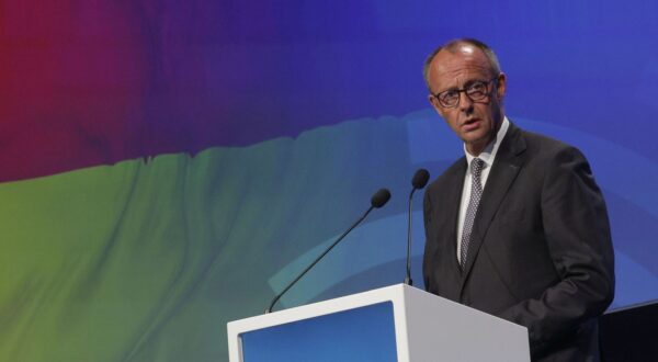 epa12063059 Chairman of the German Christian Democratic Union (CDU) party Friedrich Merz delivers a speech during the opening ceremony of the European People's Party Congress in Valencia, eastern Spain, 29 April 2025.  EPA/KAI FORSTERLING