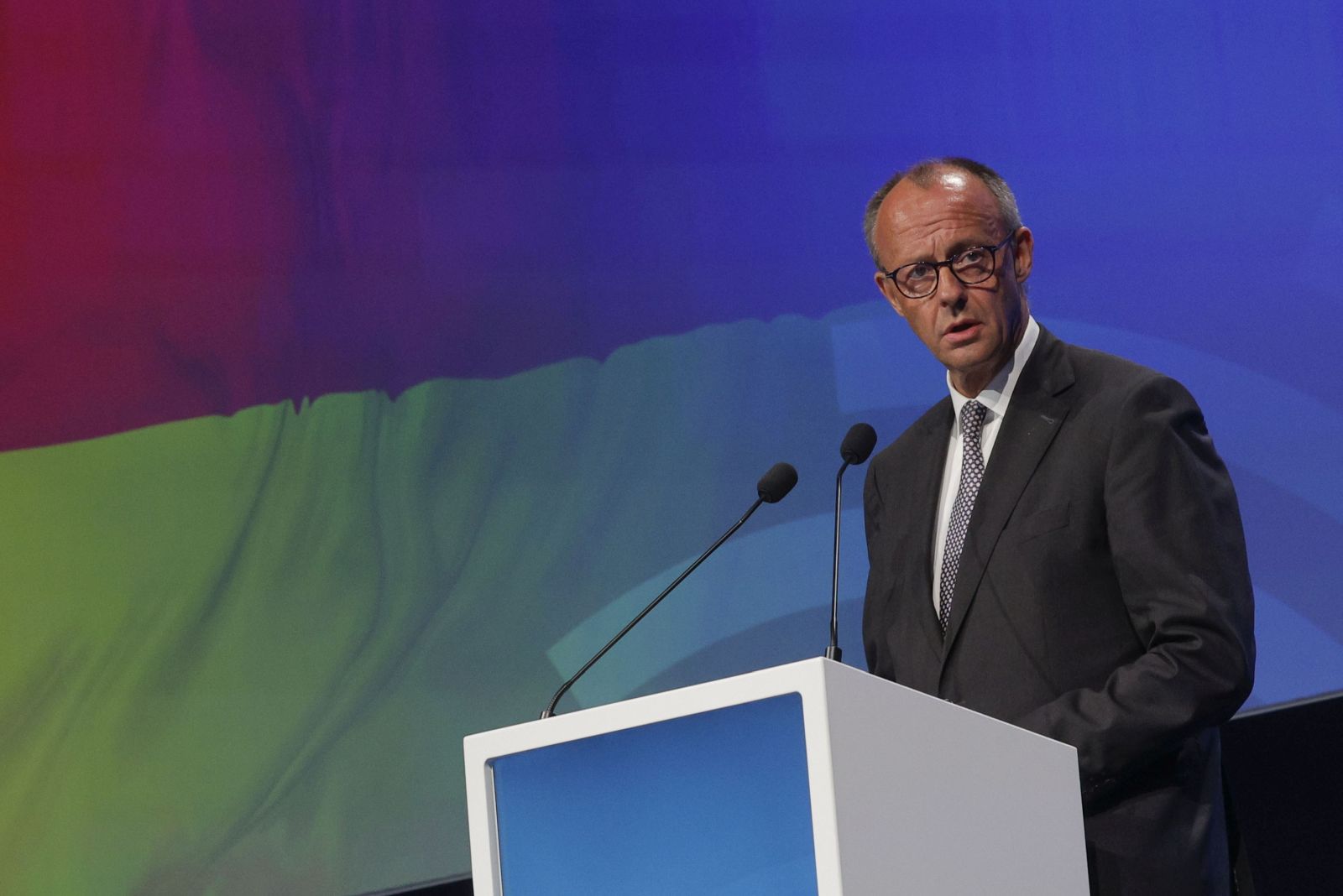 epa12063059 Chairman of the German Christian Democratic Union (CDU) party Friedrich Merz delivers a speech during the opening ceremony of the European People's Party Congress in Valencia, eastern Spain, 29 April 2025.  EPA/KAI FORSTERLING