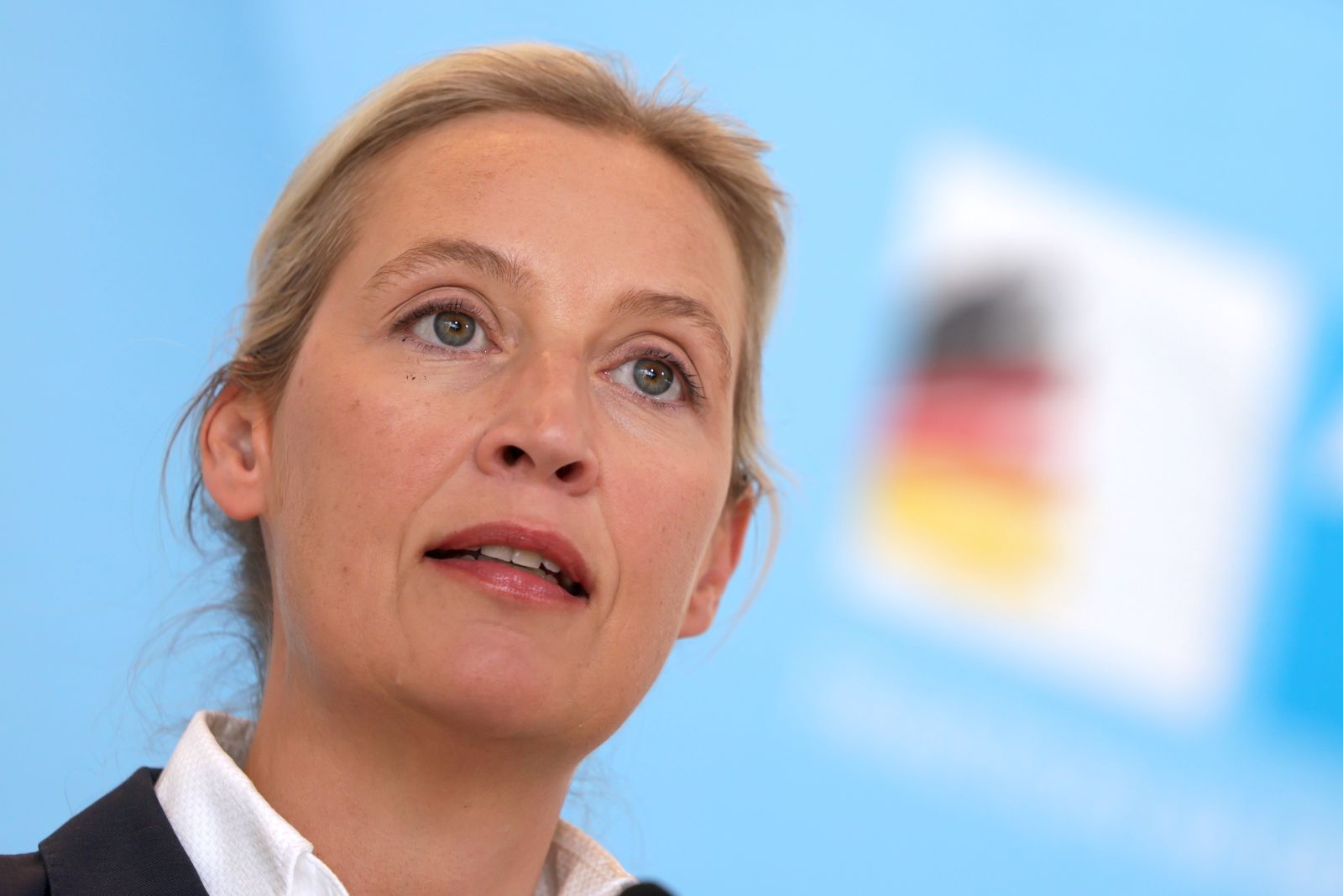 epa12075608 Alternative for Germany (AfD) party and faction co-chairwoman Alice Weidel attends a news conference before a fraction meeting, in Berlin, Germany, 05 May 2025.  EPA/HANNIBAL HANSCHKE
