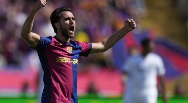 epa12091468 FC Barcelona's Eric Garcia celebrates scoring the 1-2 goal during the Spanish LaLiga soccer match between FC Barcelona and Real Madrid, in Barcelona, Catalonia, Spain, 11 May 2025.  EPA/Enric Fontcuberta