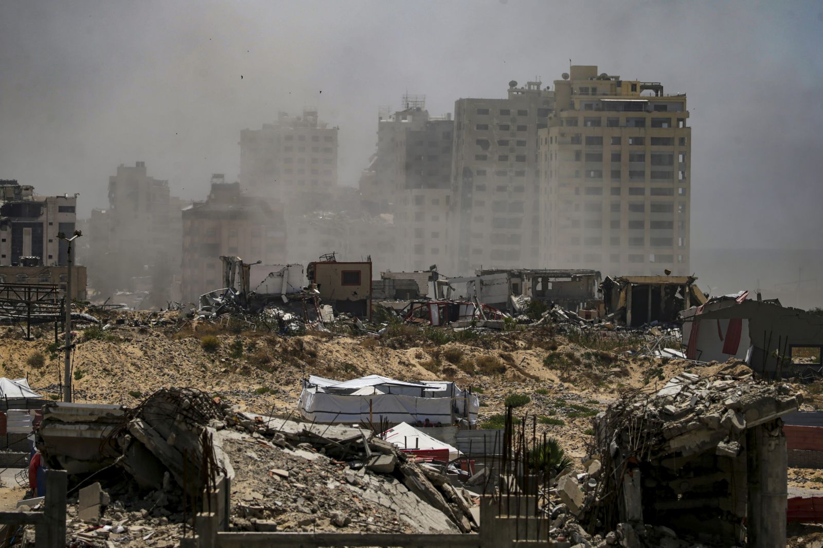 epa12106143 Smoke rises following an Israeli air strike near tents of Internally displaced Palestinians in the west of Gaza City on, 16 May 2025. More than 51,000 Palestinians have been killed in the Gaza Strip, according to the Palestinian Ministry of Health, since Israel launched a military campaign in the strip in response to a cross-border attack led by the Palestinian militant group Hamas on 07 October 2023, in which about 1,200 Israelis were killed and more than 250 taken hostage.  EPA/MOHAMMED SABER