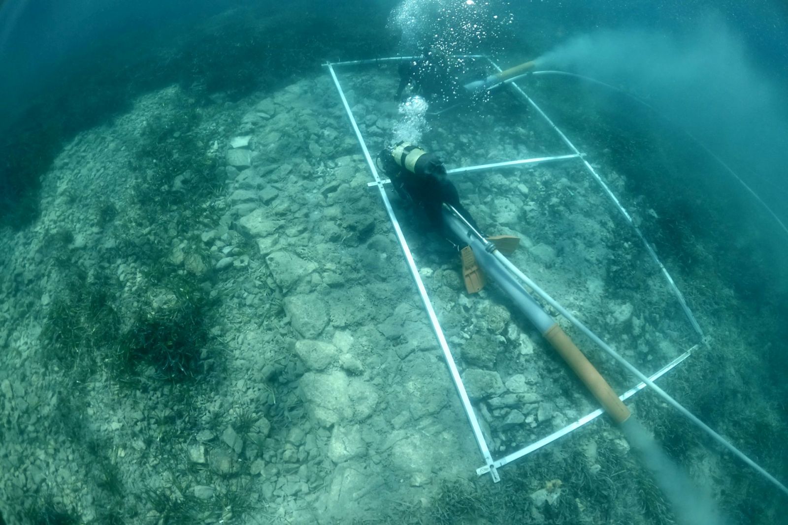 Zadar, 17.05.2025 - Odjel za arheologiju Sveučilišta u Zadru završio je ovogodišnju istraživačku kampanju na potopljenom neolitičkom naselju u Solinama na otoku Korčuli, a zadarskim arheolozima priključila se i britanska voditeljica i autorica dokumentarnih filmova o povijesti i arheologiji Bettany Hughes, izvijestilo je u subotu Sveučilište u Zadru.
foto HINA/ ds