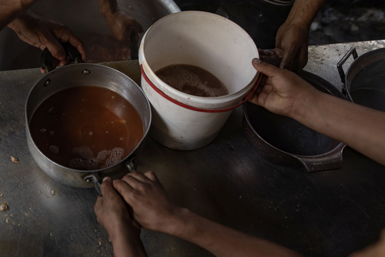epa12122650 Displaced Palestinians gather outside the Sokar Charity Kitchen to receive limited food rations in Gaza City, northern Gaza Strip, 21 May 2025. Kitchen officials reported their stocks ran out on the day, due to the suspension of humanitarian aid entering Gaza. According to the UN half a million people, or one in five people in the Strip are facing starvation while the entire population of the Gaza Strip continues to face a critical risk of famine following 19 months of conflict, mass displacement and severe restrictions on humanitarian aid.  EPA/HAITHAM IMAD