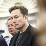 epa12123481 Businessman Elon Musk (R) listens as US President Donald Trump meets with South Africa’s President Cyril Ramaphosa in the Oval Office of the White House in Washington, DC, USA, 21 May 2025. Ramaphosa’s visit comes one week after Trump claimed there is an on-going genocide in South Africa and granted refugee status to 59 Afrikaners.  EPA/JIM LO SCALZO