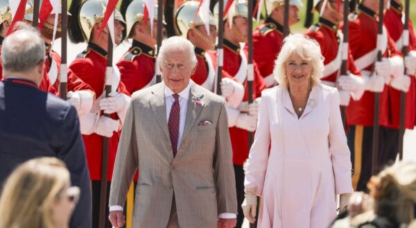 epa12137366 Britain’s King Charles III (L) and Queen Camilla (R) are greeted as they arrive for a state visit at Ottawa MacDonald-Cartier International Airport in Ottawa, Canada, 26 May 2025. King Charles has been invited by Canadian Prime Mister Mark Carney to open the 45th Canadian parliament on 27 May 2025.  EPA/ERIC REID