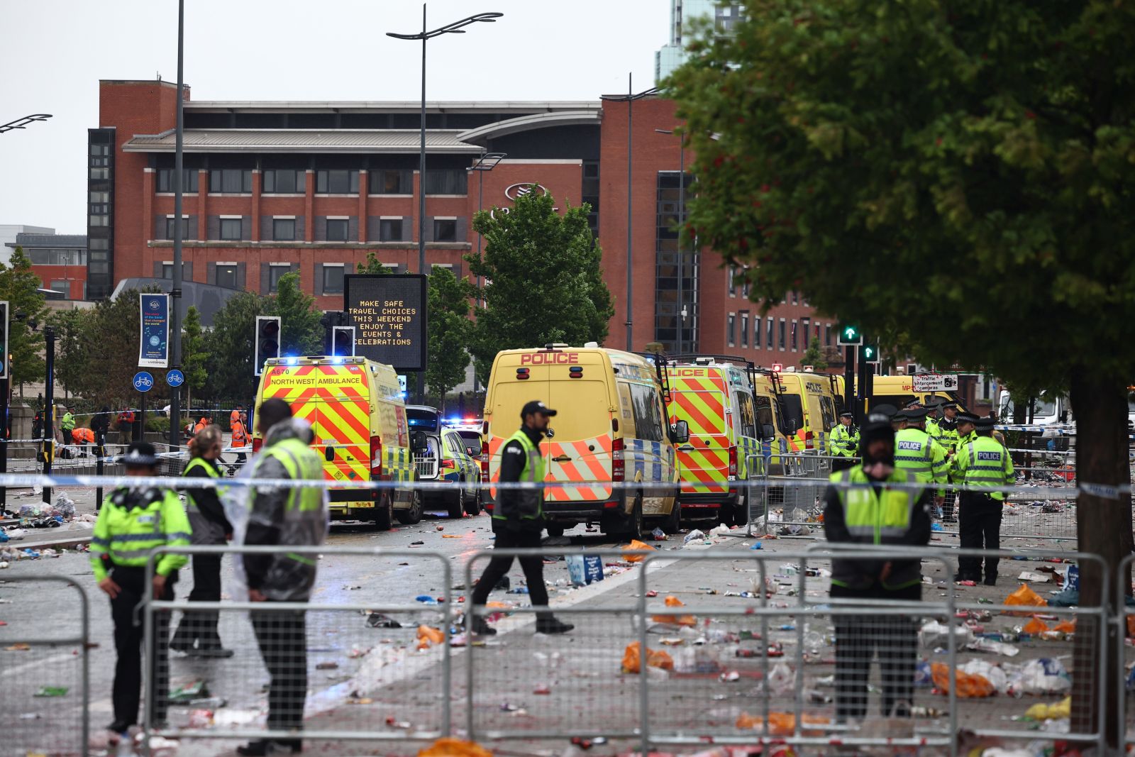 epaselect epa12137424 The scene where a car collided with Liverpool supporters during the trophy parade in Liverpool city centre, Britain, 26 May 2025. A man has been detained after the collision with a number of pedestrians during Liverpool FC’s victory parade, Merseyside Police said.  EPA/ADAM VAUGHAN