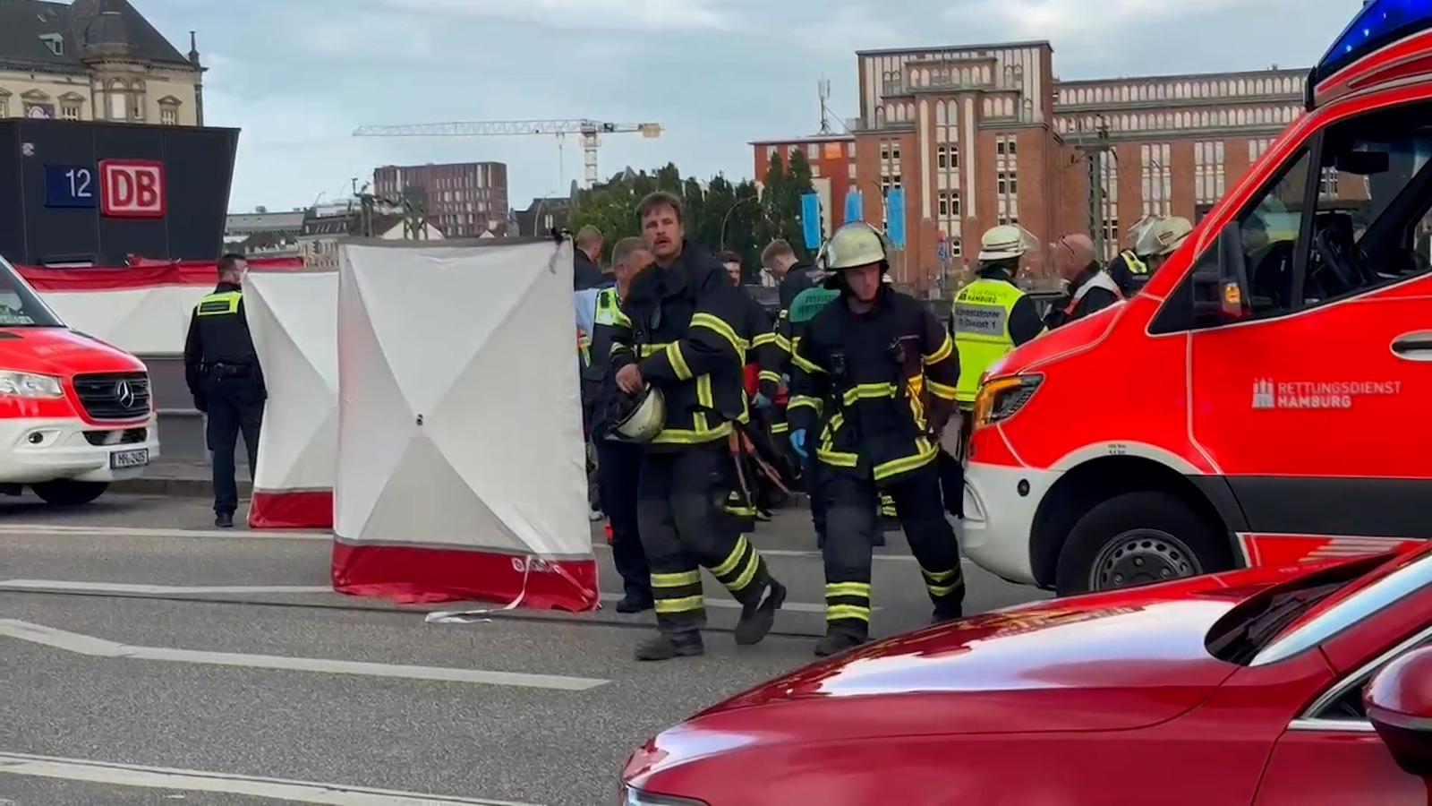 23 May 2025, Hamburg: Firefighters near the scene of the crime. Several people were seriously injured in a knife attack at Hamburg Central Station. This was reported by eyewitnesses. Photo: ---/tv7news/dpa Photo: ---/DPA