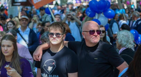 10.05.2025., Zagreb - Hod za zivot poceo je ispred Hrvatskog narodnog kazalista na Trgu Republike Hrvatske, preko Ilice, Frankopanske i Trga bana Jelacica do Zrinjevca. Photo: Sanjin Strukic/PIXSELL