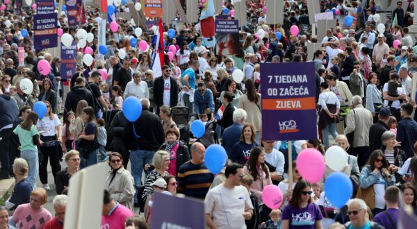 10.05.2025., Zagreb - Hod za zivot poceo je ispred Hrvatskog narodnog kazalista na Trgu Republike Hrvatske, preko Ilice, Frankopanske i Trga bana Jelacica do Zrinjevca. Photo: Sanjin Strukic/PIXSELL