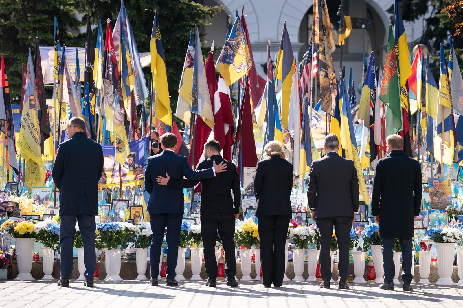 (left to right) German Chancellor Friedrich Merz, French President Emmanuel Macron, Ukrainian President Volodymyr Zelensky and his wife Olena Zelenska, Prime Minister Sir Keir Starmer and Poland's Prime Minister Donald Tusk in Maidan Square in Kyiv as European leaders meet in Ukraine for further talks on the so-called "coalition of the willing". Picture date: Saturday May 10, 2025. Photo: Stefan Rousseau/PRESS ASSOCIATION
