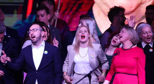 18.04.2024., Zagreb - Docek izbornih rezultata za Hrvatski sabor u stozeru politicke platforme Mozemo! u Tvornici kulture. Tomislav Tomasevic, Sandra Bencic Photo: Goran Stanzl/PIXSELL