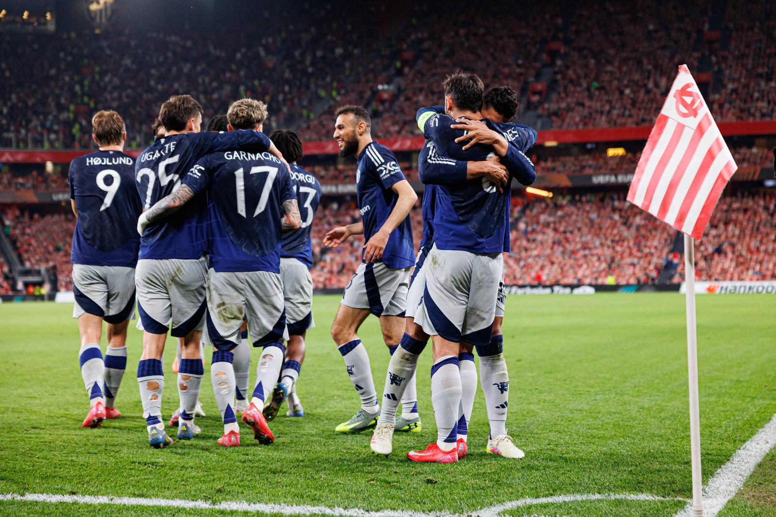 Players of Manchester United, ManU seen celebrating after goal from Bruno Fernandes during UEFA Europa League semifinal game between teams of Athletic Club and Manchester United FC Maciej Rogowski Bilbao Estadio San Mames Spain Copyright: xMaciejxRogowskix athleticmanu2425-20 Photo: IMAGO/Maciej Rogowski/IMAGOSPORT
