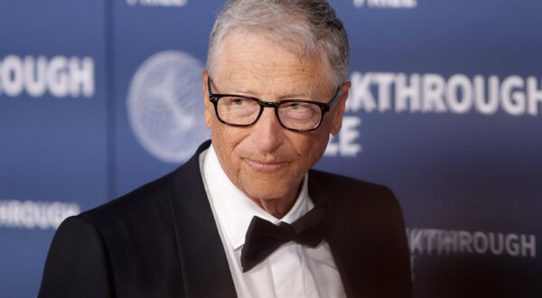 11th Breakthrough Prize Ceremony - Arrivals Bill Gates attends the 11th Breakthrough Prize Ceremony at Barker Hangar on April 05, 2025 in Santa Monica, California. Santa Monica Barker Hangar California USA Copyright: xCraSH/imageSPACEx Photo: IMAGO/CraSH/imageSPACE/IMAGOSTOCK&PEOPLE