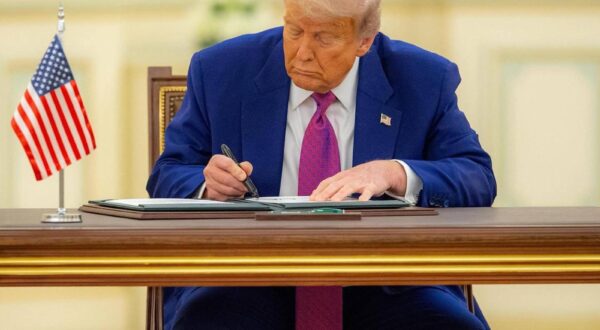 Saudi Crown Prince, Mohammed bin Salman, signs the Strategic Economic Partnership Document with US President, Donald Trump Saudi Crown Prince, Mohammed bin Salman, signs the Strategic Economic Partnership Document with US President, Donald Trump, in Riyadh, Saudi Arabia, on May 13. Photo by Saudi Press Agency Riyadh Riyadh Saudi Arabia 130525_Saudi_Arabia_SPA_4_017 Copyright: xapaimagesxSaudixPressxAgencyxxapaimagesx Photo: IMAGO/Saudi Press Agency  apaimages/IMAGOSTOCK&PEOPLE