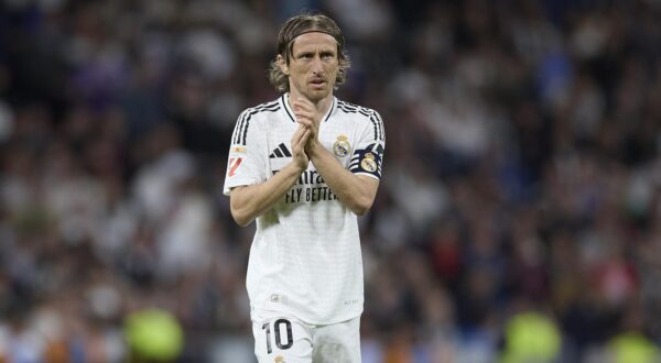 Luka Modric (Real Madrid CF) gestures during the LaLiga match between Real Madrid and RCD Mallorca at Santiago Bernabéu on May 14, 2025 in Madrid, Spain.   (Photo by Manu Reino/DeFodi Images)  Photo: Manu Reino/DeFodi Images/DEFODI