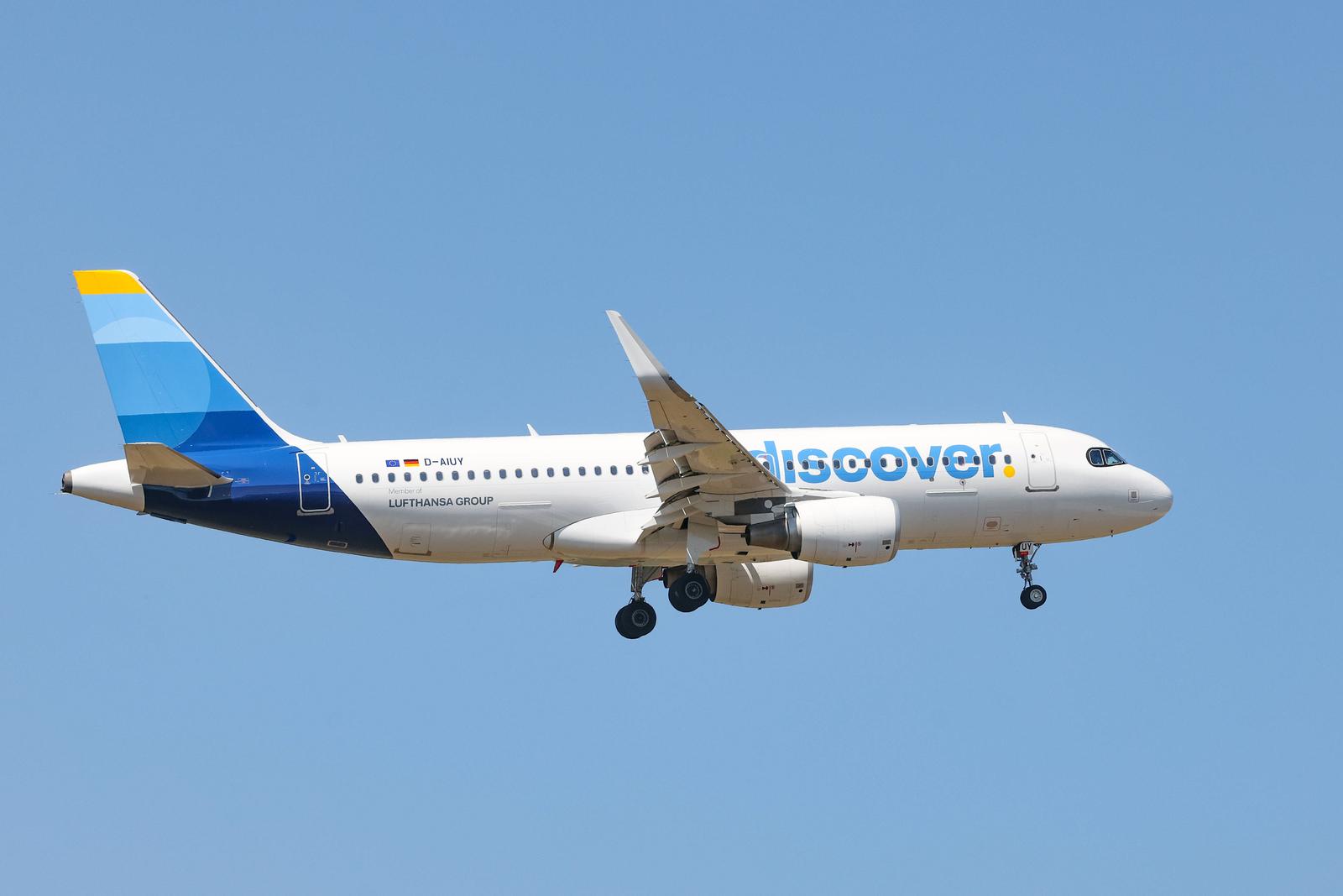 Ein Flugzeug der Fluggesellschaft Discover, Airbus A320-214, Kennung D-AIUY im Landeanflug auf den Flughafen Frankfurt a.M. Flughafen Frankfurt a.M. am 15.05.2025 in Frankfurt a.M./Deutschland. *** An aircraft of the airline Discover, Airbus A320 214, registration D AIUY approaching Frankfurt a M Airport Frankfurt a M Airport Frankfurt a M on 15 05 2025 in Frankfurt a M Germany Photo: IMAGO/Rene Traut/IMAGOSTOCK&PEOPLE