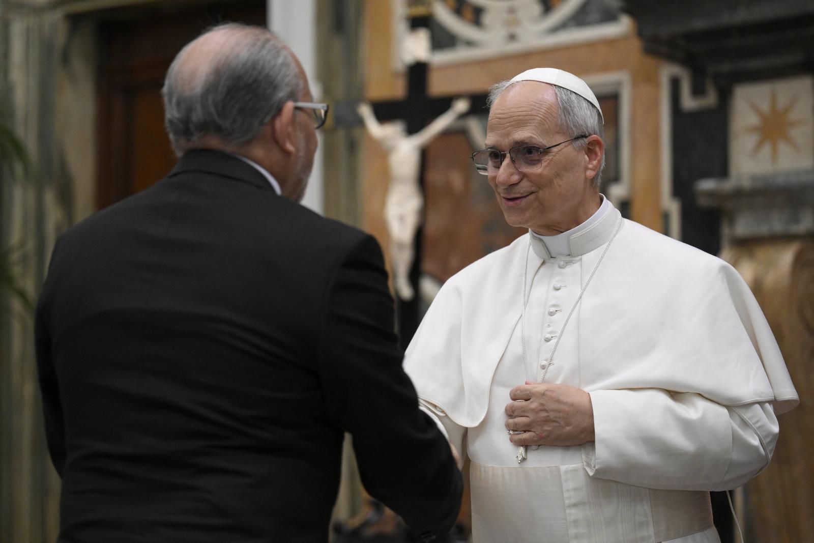ITALY - REL - POPE LEO XIV RECIEVES IN PRIVATE AUDIENCE MEMEBERS OF THE DIPLOMATIC CORPS ACCREDITED TO THE HOLY SEE AT THE VATICAN - 2025/05/16 Italy, Rome, Vatican 2025/5/16 Pope Leo XIV receives in private audience Members of the Diplomatic Corps accredited to the Holy See at the Vatican EDITORIAL USE ONLY - NO BOOKS Copyright: xVATICANxMEDIA/CPPx Photo: IMAGO/VATICAN MEDIA/CPP/IMAGOSTOCK&PEOPLE
