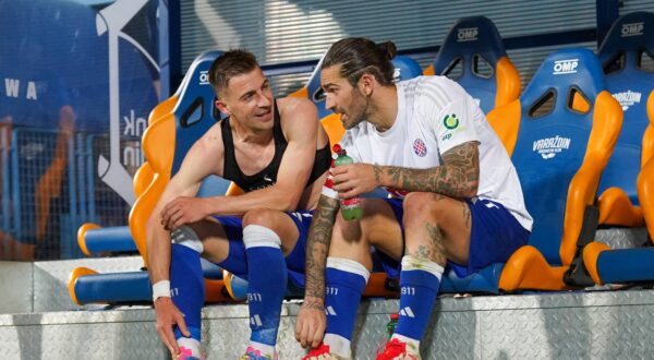 Kroatien: Fussball SuperSport 1. HNL - 18.04.2025, 30. Spieltag - NK Varazdin vs. HNK Hajduk Split - Stadion Varteks Varazdin, Kroatien Dario Melnjak Hajduk Split, Marko Livaja Hajduk Split *** Croatia Football SuperSport 1 HNL 18 04 2025, Matchday 30 NK Varazdin vs HNK Hajduk Split Stadion Varteks Varazdin, Croatia Dario Melnjak Hajduk Split , Marko Livaja Hajduk Split Copyright: xLukaxKolanovicx Photo: IMAGO/Luka Kolanovic/IMAGOSPORT