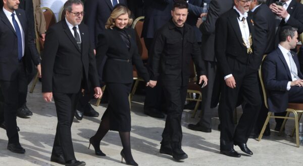 Rome, Rite of Enthronement of Pope Leo XIV - ceremony of installation and beginning of pontificate, In the photo: President Zelensky with his wife Olena (Photo by Marco Iacobucci / ipa-agency.net/IPA/Sipa USA) Photo: IPA/SIPA USA