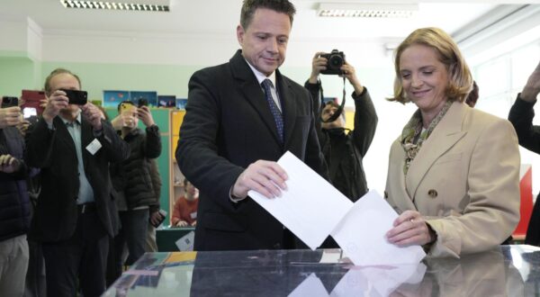 Presidential candidate and mayor of Warsaw Rafal Trzaskowski votes in Warsaw, Poland on 18 May, 2025. Trzaskowski, candidate for the centrist Civic Platform party is the frontrunner in the elections with a small lead over the conservative, Eurosceptic candidate Karol Nawrocki. (Photo by Jaap Arriens / Sipa USA) Photo: Jaap Arriens/SIPA USA