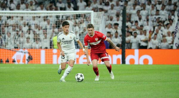 17.09.24 Real Madrid - VfB Stuttgart Spanien, Madrid, 17.09.2024, Fussball, UEFA Champions League, Real Madrid - VfB Stuttgart: v.l. Arda Güler Real Madrid, Angelo Stiller VfB Stuttgart. *** 17 09 24 Real Madrid VfB Stuttgart Spain, Madrid, 17 09 2024, Football, UEFA Champions League, Real Madrid VfB Stuttgart v l Arda Güler Real Madrid , Angelo Stiller VfB Stuttgart Photo: IMAGO/Pressefoto Rudel/Michael Treutne/IMAGOSPORT