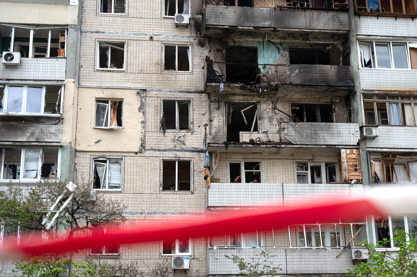 An apartment block in the Obolonskyi district is damaged by the strike of debris during the overnight Russian missile and drone attack in Kyiv, Ukraine, May 24, 2025. Kyiv and seven other regions of Ukraine came under a large-scale Russian attack, which involved 250 strike drones and 14 ballistic missiles. (Photo by Danylo Antoniuk/Ukrinform) (Photo by Ukrinform/Ukrinform/Sipa USA) Photo: UKRINFORM/SIPA USA
