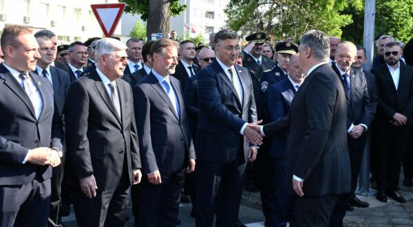 01.05.2025., Okucani - Svecanost obiljezavanja 30.godisnjice vojno-redarstvene operacije "Bljesak" potpredsjednik Vlade i ministar poljoprivrede, sumarstva i ribarstva David Vlajcic, Danijel Marusic, Zeljko Reiner, predsjednik Hrvatskog sabora Gordan Jandrokovic, predsjednik Vlade RH Andrej Plenkovic, potpredsjednik Vlade i ministar branitelja Tomo Medved i potpredsjednik Vlade i ministar unutarnjih poslova Davor Bozinovic Photo: Ivica Galovic/PIXSELL