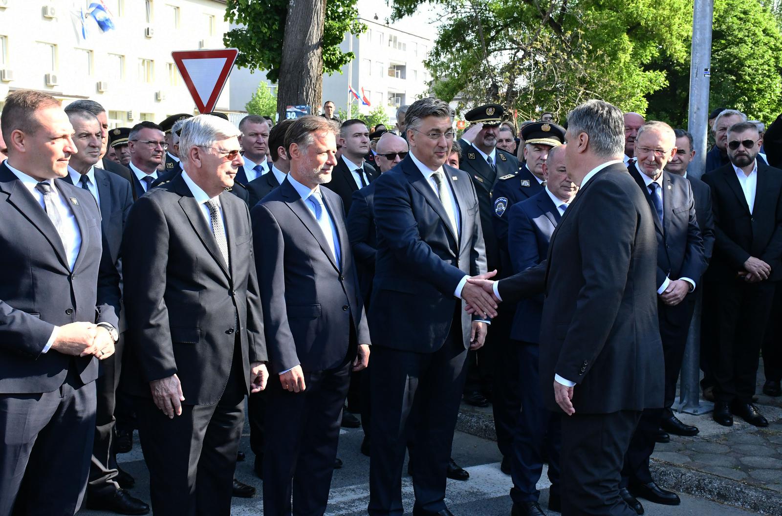 01.05.2025., Okucani - Svecanost obiljezavanja 30.godisnjice vojno-redarstvene operacije "Bljesak" potpredsjednik Vlade i ministar poljoprivrede, sumarstva i ribarstva David Vlajcic, Danijel Marusic, Zeljko Reiner, predsjednik Hrvatskog sabora Gordan Jandrokovic, predsjednik Vlade RH Andrej Plenkovic, potpredsjednik Vlade i ministar branitelja Tomo Medved i potpredsjednik Vlade i ministar unutarnjih poslova Davor Bozinovic Photo: Ivica Galovic/PIXSELL