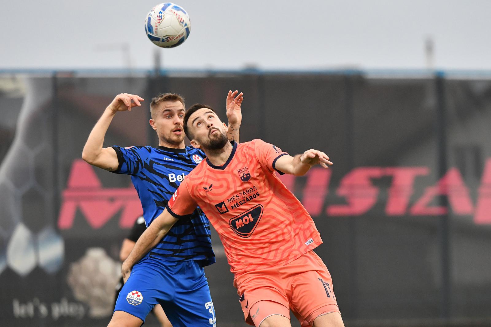 02.04.2025., Gradski stadion "Ivan Kusek Apas", Koprivnica - SuperSport Hrvatski nogometni kup 2024./25., polufinale, NK Slaven Belupo - NK Osijek. Antonio Bosec i Arnel Jakupovic Photo: Vjeran Zganec Rogulja/PIXSELL