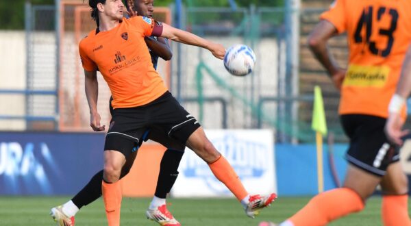 02.05.2025., Stadion Varteks, Varazdin- SuperSport HNL, 33. kolo, NK Varazdin-HNK Sibenik. Ivan Santini i Lamine Ba Photo: Vjeran Zganec Rogulja/PIXSELL