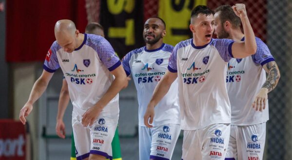 02.05.2025., Pula - SuperSport Hrvatska malonogometna liga, cetvrtfinale, 2. utakmica, MNK Stanoinvest Futsal Pula - MNK Novo vrijeme Dom sportova "Mate Parlov" Klemen Duscak, Jonhn Lennon i Taras Karolyshyn Photo: Srecko Niketic/PIXSELL
