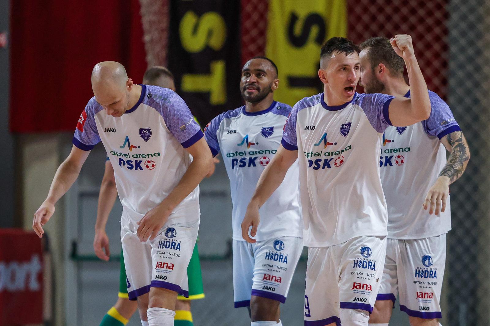 02.05.2025., Pula - SuperSport Hrvatska malonogometna liga, cetvrtfinale, 2. utakmica, MNK Stanoinvest Futsal Pula - MNK Novo vrijeme Dom sportova "Mate Parlov" Klemen Duscak, Jonhn Lennon i Taras Karolyshyn Photo: Srecko Niketic/PIXSELL
