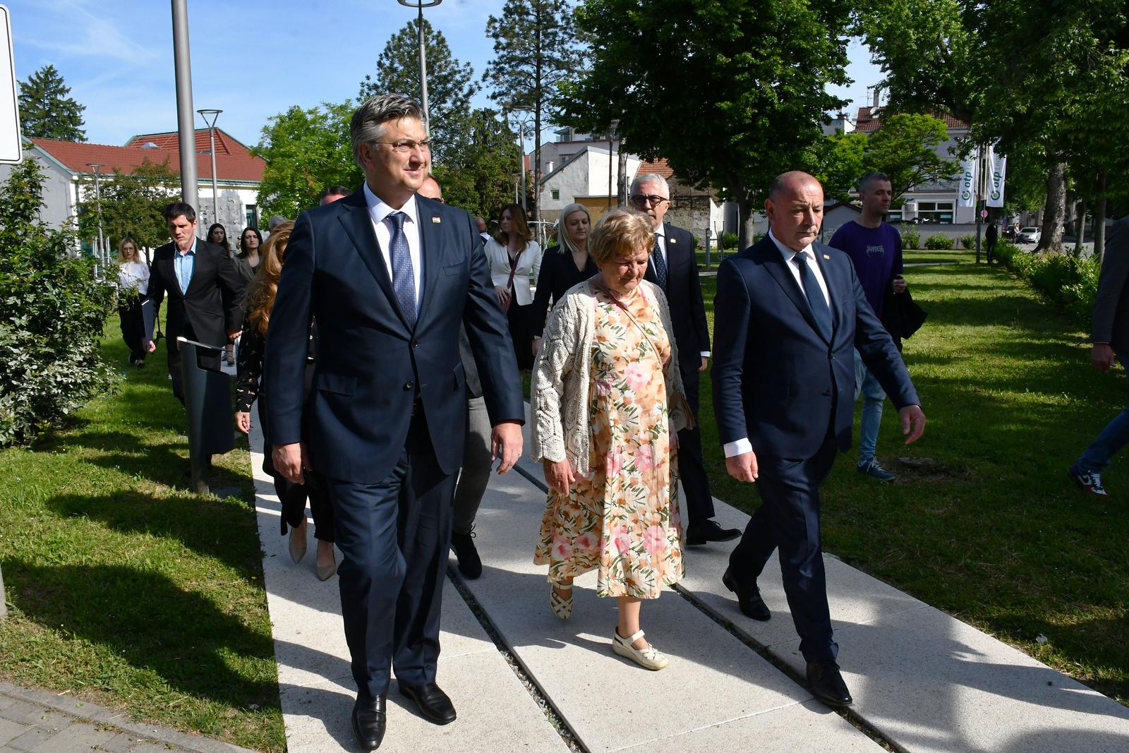 03.05.2025., Slavonski Brod - Premijer Andrej Plenkovic polozio vijenac kod spomenika Prekinuto djetinjstvo povodom Dana sjecanja na ubijenu i stradalu djecu u Domovinskom ratu. Photo: Ivica Galovic/PIXSELL